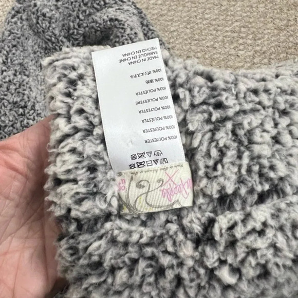 Free  people gray Sherpa plush infinity scarf - Picture 7 of 7